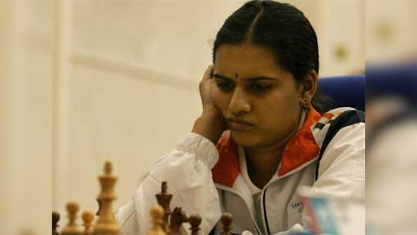 Humpy draws against Yifan Hou with black pieces