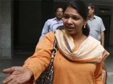 Kanimozhi released from Tihar; reaches home Kanimozhi released from Tihar; reaches home