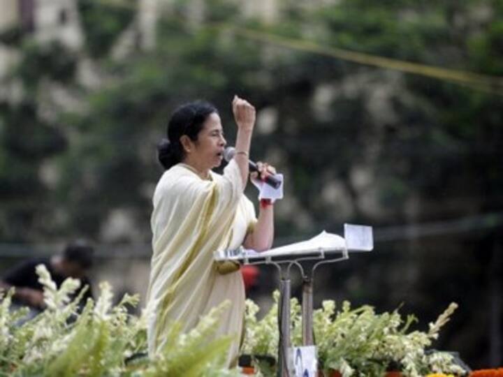 Mamata asks interlocutors to continue talks with Maoists