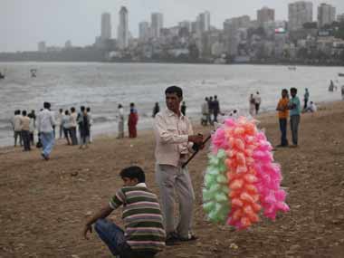 Govt, celebrities begin their cleaning up act in Mumbai Govt, celebrities begin their cleaning up act in Mumbai