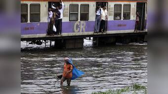 Bush pays visit; Mumbai continues to live in fear of epidemic, crime