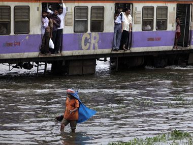 Bush pays visit; Mumbai continues to live in fear of epidemic, crime Bush pays visit; Mumbai continues to live in fear of epidemic, crime
