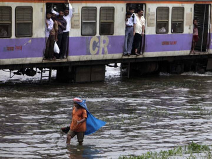 Bush pays visit; Mumbai continues to live in fear of epidemic, crime