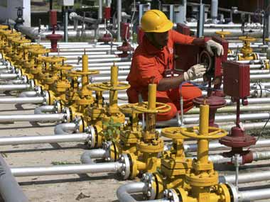 Govt to stick to Rs 40,000 cr disinvestment target: Pranab Govt to stick to Rs 40,000 cr disinvestment target: Pranab