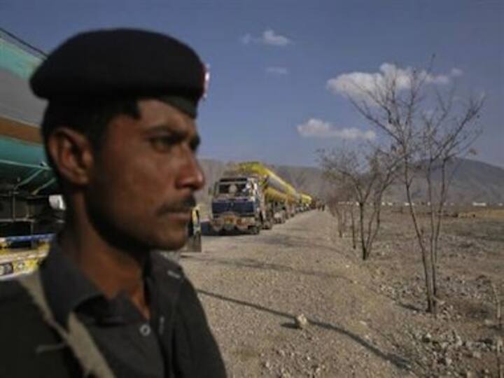 Pakistan buries soldiers as anger mounts