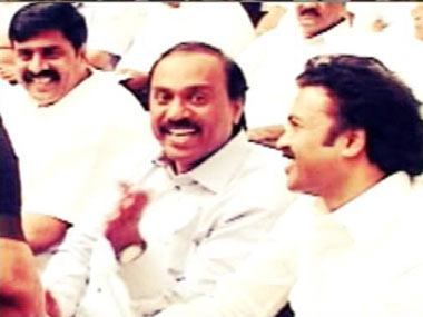 Karnataka rebel leader Sreeramulu to float new party Karnataka rebel leader Sreeramulu to float new party