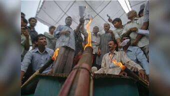 Gandhian who began Lokpal movement slams Team Anna