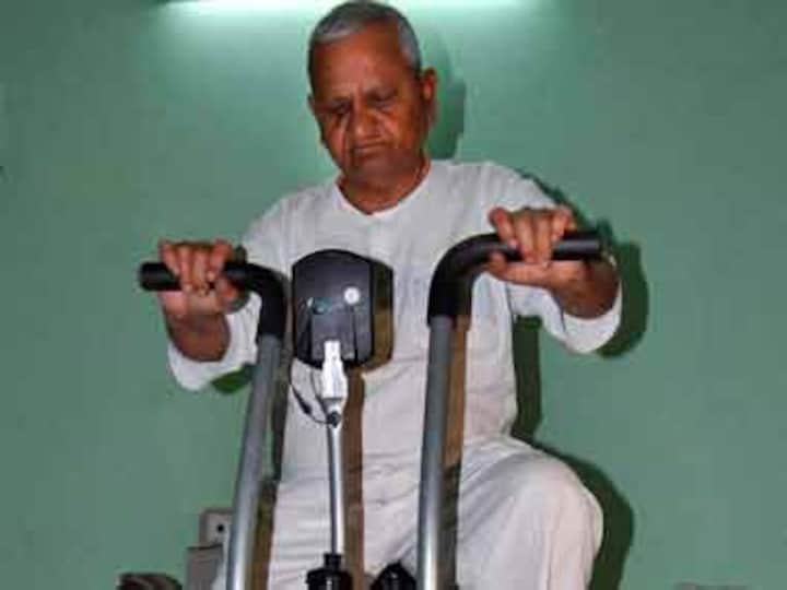 Anna says govt forcing him to fast