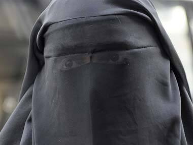 Canada bans burqa at citizenship swearing in