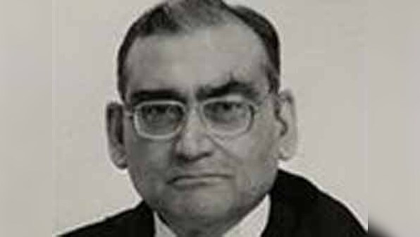 Katju critical of media prominence to Dev Anand's death