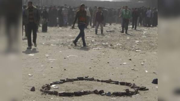 Troops raid Tahrir Square as clashes move into day five