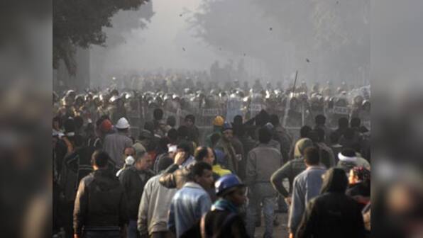 Egypt protests: Clashes continue in Tahrir Square