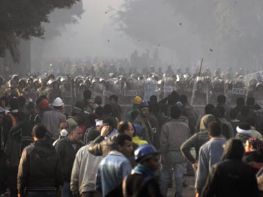 Egypt protests: Clashes continue in Tahrir Square Egypt protests: Clashes continue in Tahrir Square