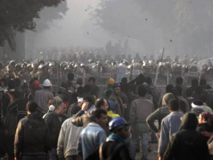 Egypt protests: Clashes continue in Tahrir Square