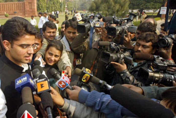 Govt extends its media rep team, names 11 ministers to articulate views
