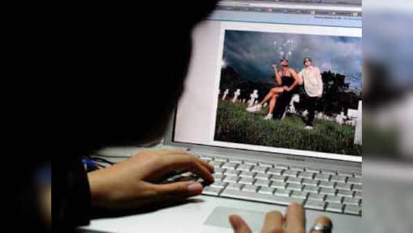China mulls crackdown on fast spreading online media