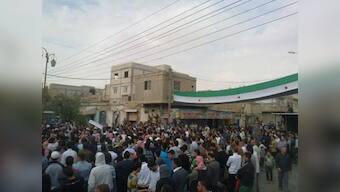 Syrian troops storm into Hama to end anti-Assad strike