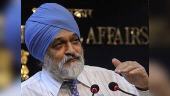 Ahluwalia downplays rupee concerns, says defending currency not worth the risk