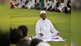 Anna Hazare to reach Mumbai today, govt fortify fast venue