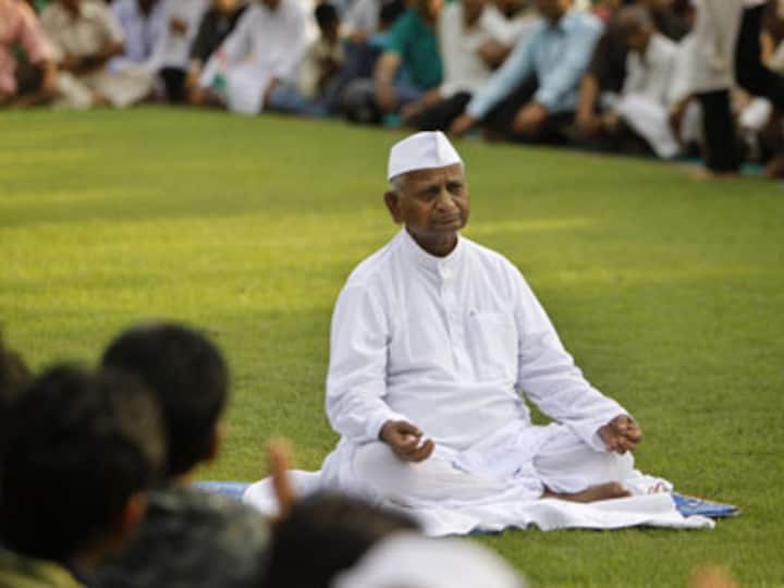 Anna Hazare to reach Mumbai today, govt fortify fast venue