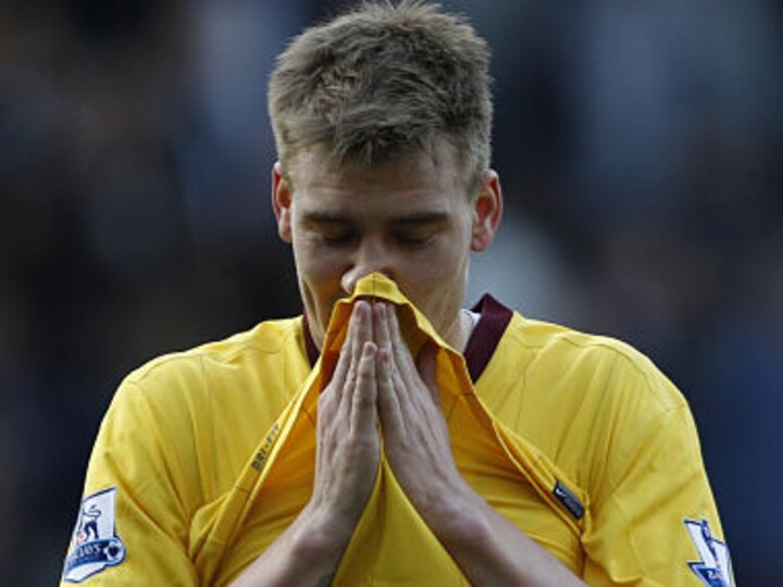 Sunderland's Bendtner and Cattermole arrested for criminal damage