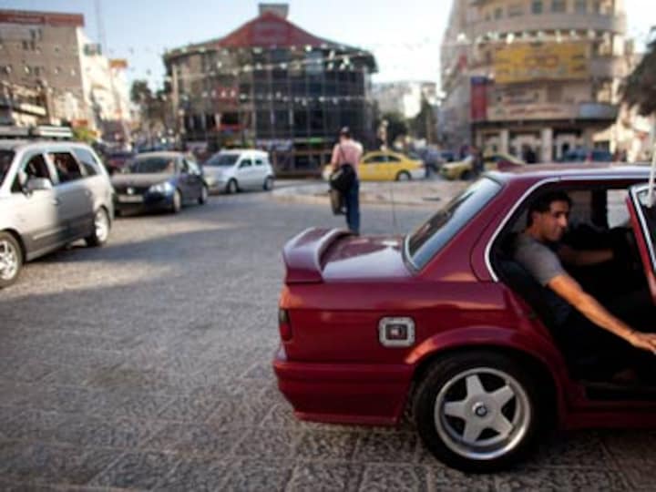 Car sales: Is grabbing the year-end discount worth it?  