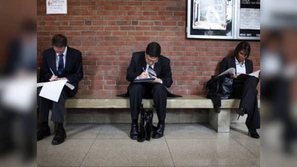 US labour market struggling; jobless claims above 400,000