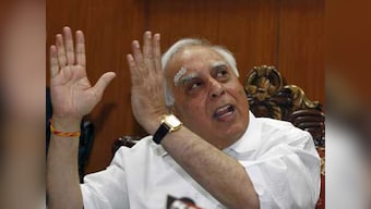 Sibal climbs down: 'Round table' with web companies on 15 Dec