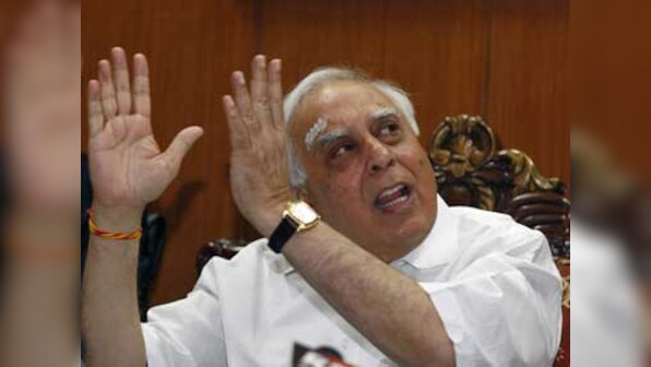 Sibal climbs down: 'Round table' with web companies on 15 Dec