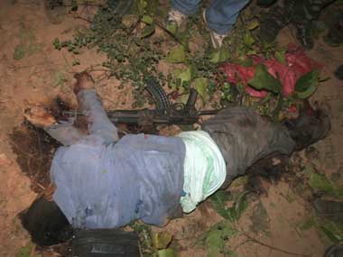 Maoists blow up railway tracks in Jharkhand Maoists blow up railway tracks in Jharkhand