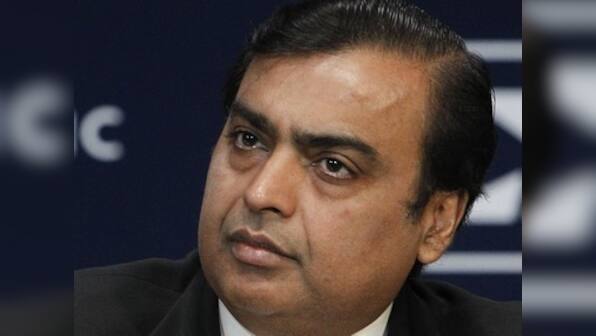 With Rs 300 per share cash, Reliance falls below Rs 700!