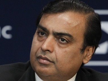 With Rs 300 per share cash, Reliance falls below Rs 700! With Rs 300 per share cash, Reliance falls below Rs 700!