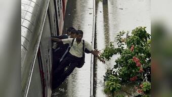 Local train derails in Mumbai