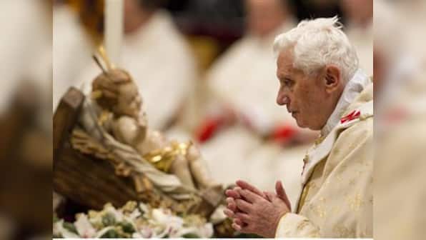 Pope decries commercial glitter of Christmas