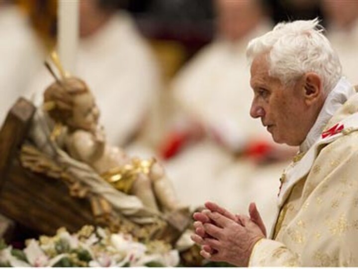 Pope decries commercial glitter of Christmas