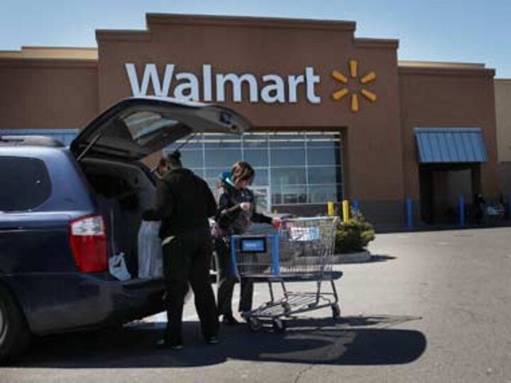 US consumer confidence perks up, house prices sag