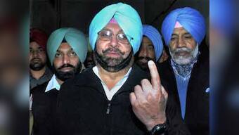 Amarinder Singh casts his vote with entire family
