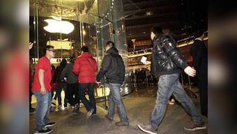 Apple to stop sales of iPhone 4S in China after attack on store 