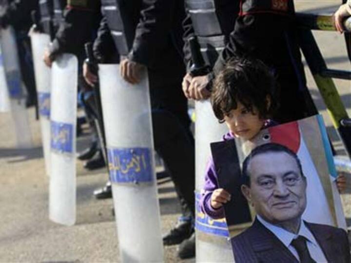 Mubarak's trial reveals crack in Egypt's society