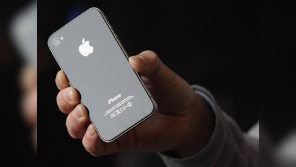 Crowd throws eggs at Beijing Apple store after iPhone delay