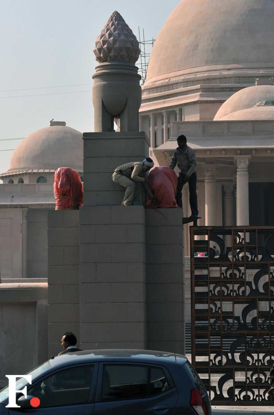 Authorities in Lucknow and Noida have started draping statues of UP chief minister and the elephant, the symbol of her Bahujan Samajwadi Party (BSP). Naresh Sharma/ Firstpost Authorities in Lucknow and Noida have started draping statues of UP chief minister and the elephant, the symbol of her Bahujan Samajwadi Party (BSP). Naresh Sharma/ Firstpost