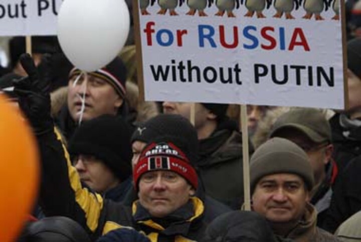 Police arrest anti-Putin protesters in Moscow