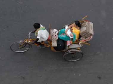 Mulayam promises special law for rickshaw pullers Mulayam promises special law for rickshaw pullers