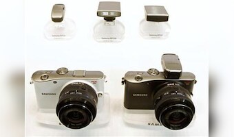 Samsung looks to increase camera sales with new hybrids