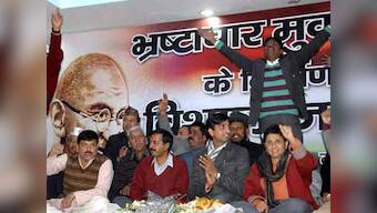 Shoe thrown at Team Anna in Uttarakhand