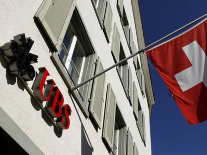 Ex-UBS trader due to enter plea over fraud charges