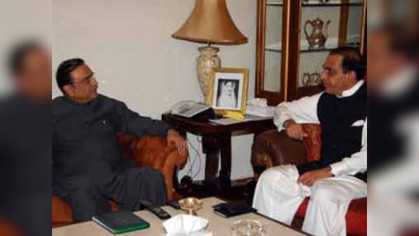 Zardari gets in talking mode with military to defuse tensions