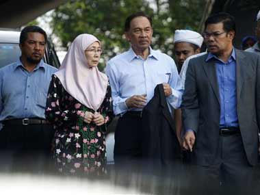 anwar_AP Blasts at Malaysian courthouse where Anwar acquitted