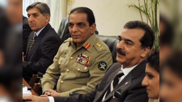 Former PM Shujaat Hussain will mediate between Gilani and Kayani