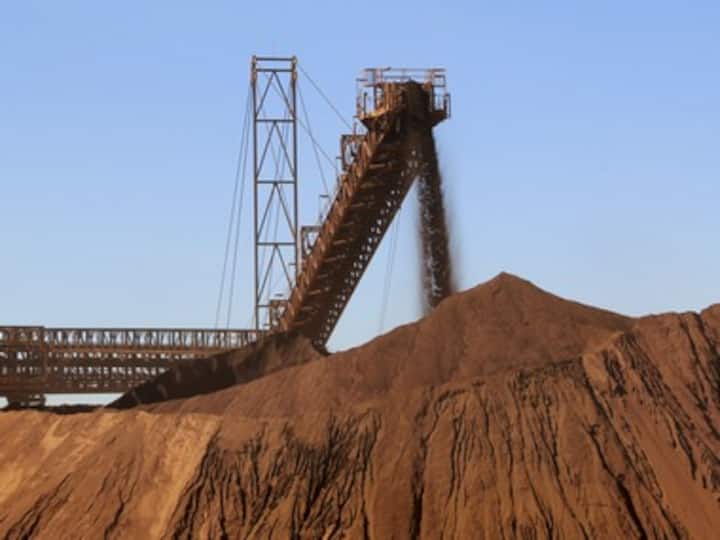 Congress sniffs mining scam in MP under BJP's nose